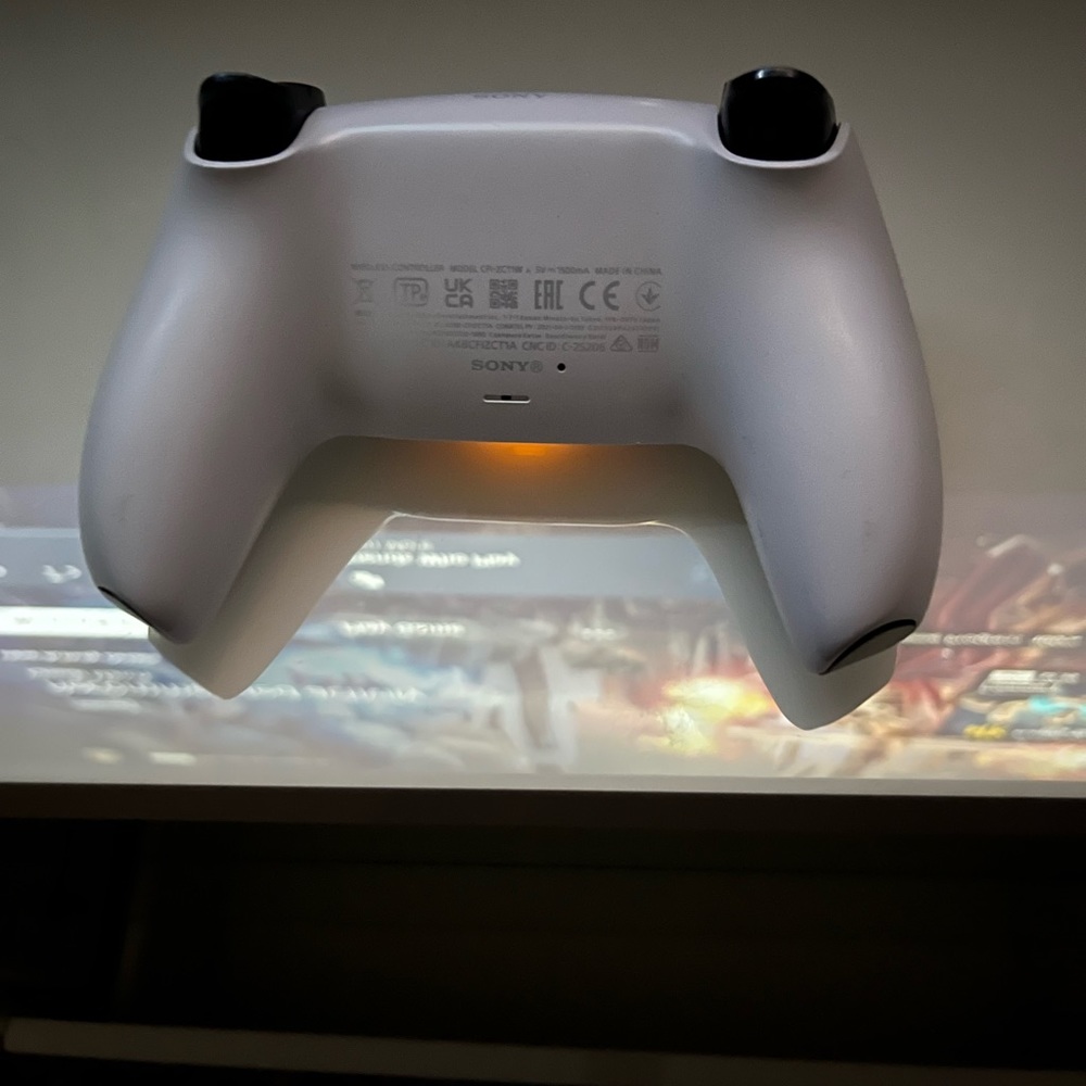 Ps5 controller - Picture 2 of 2